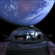 Imagen para el artículo titulado Qué hay en realidad en el maniquí que Elon Musk lanzó al espacio